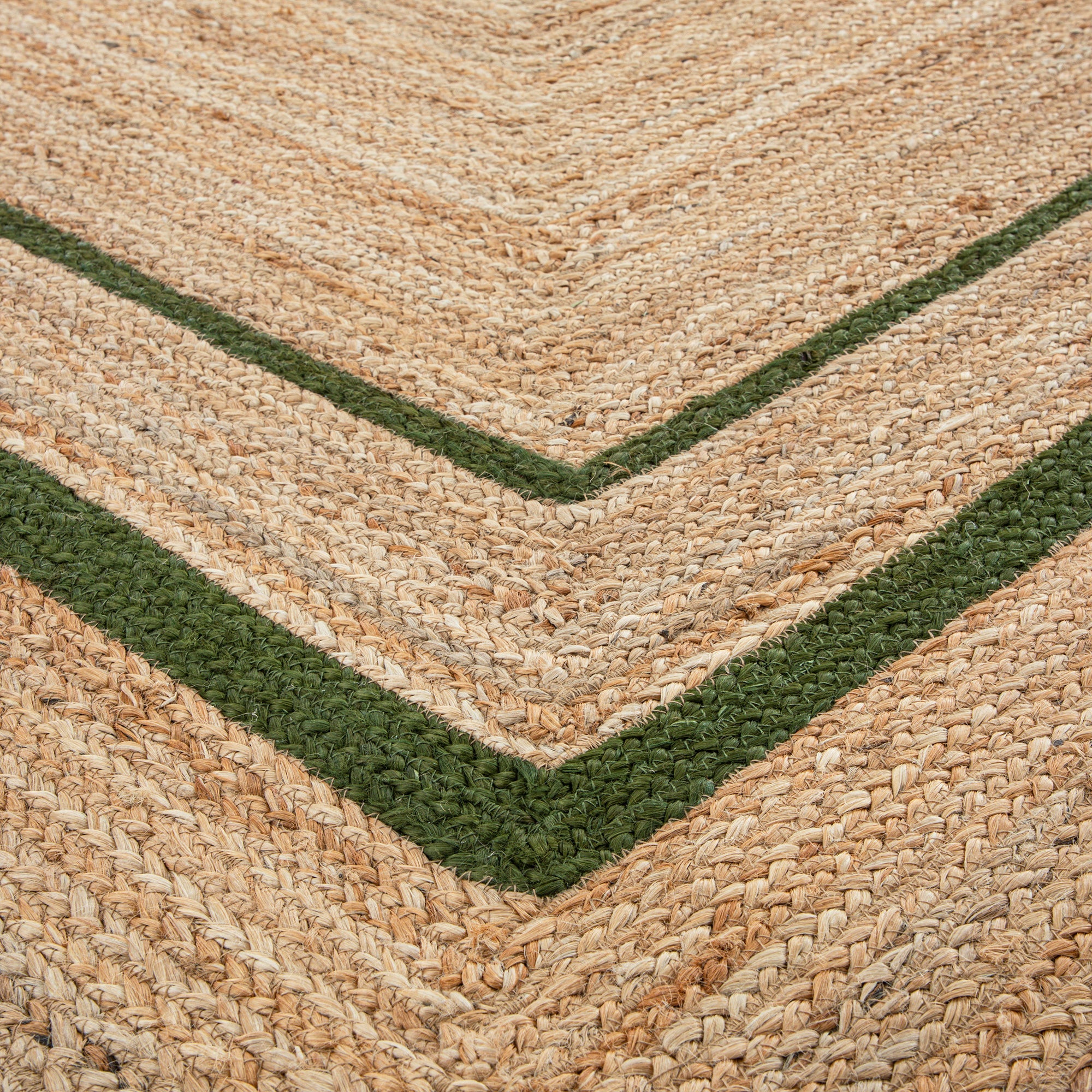 Evie Hand Braided Jute Scallop Green Border Rectangular Rug