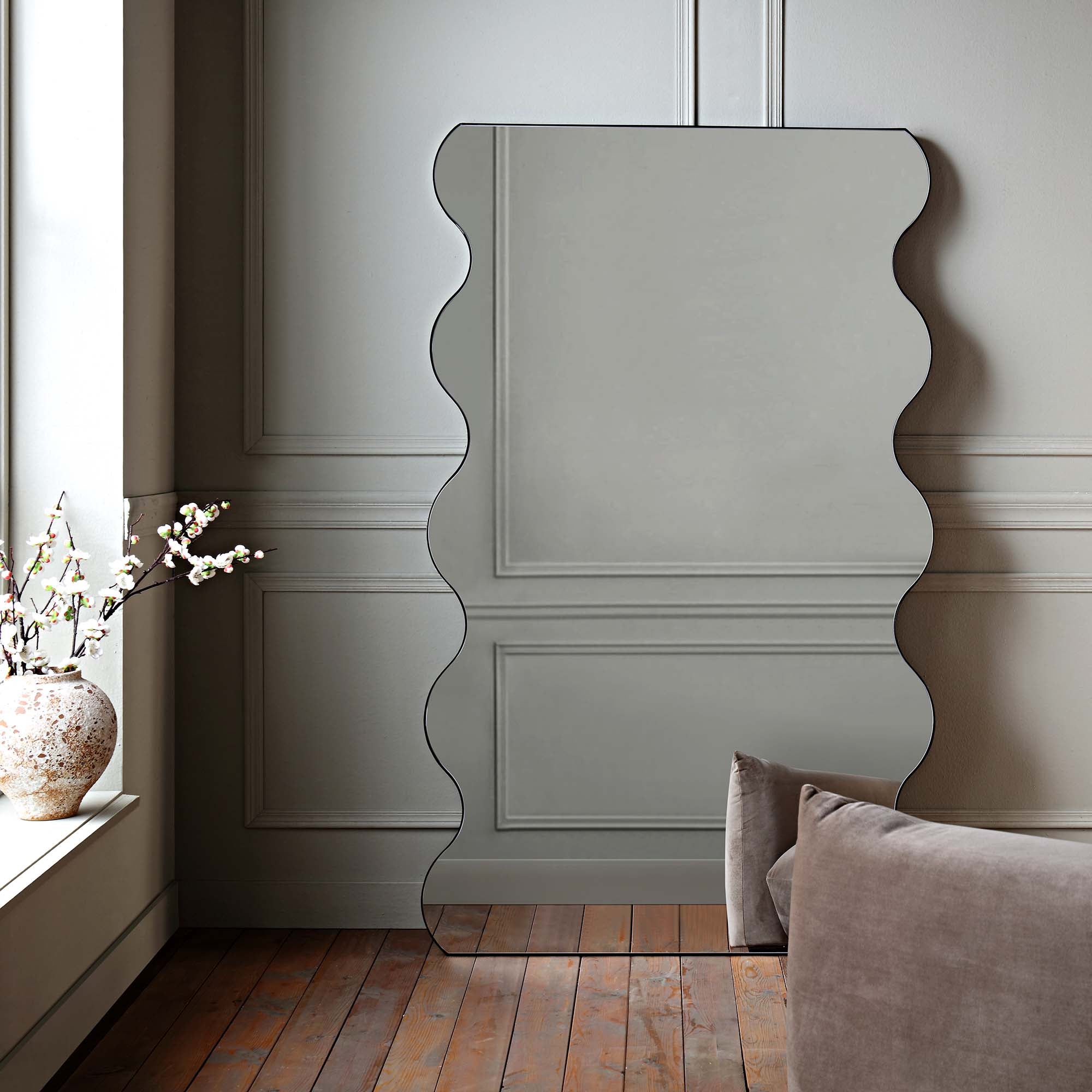 Luisa Wavy Curved Full length Mirror 180 x 110 cm, Black
