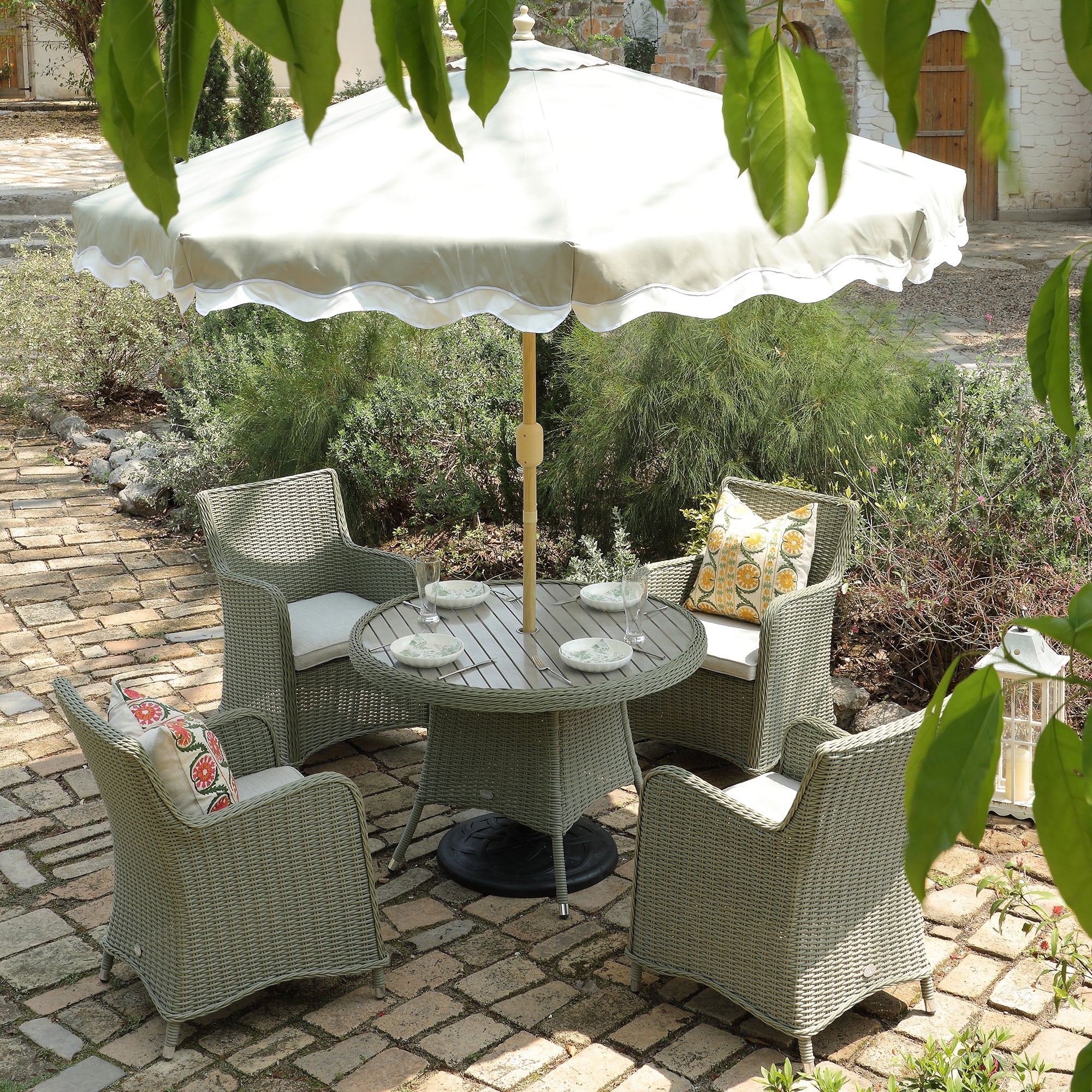 Hampshire 4-Seater Round Wicker Rattan Dining Set, Desert Sage