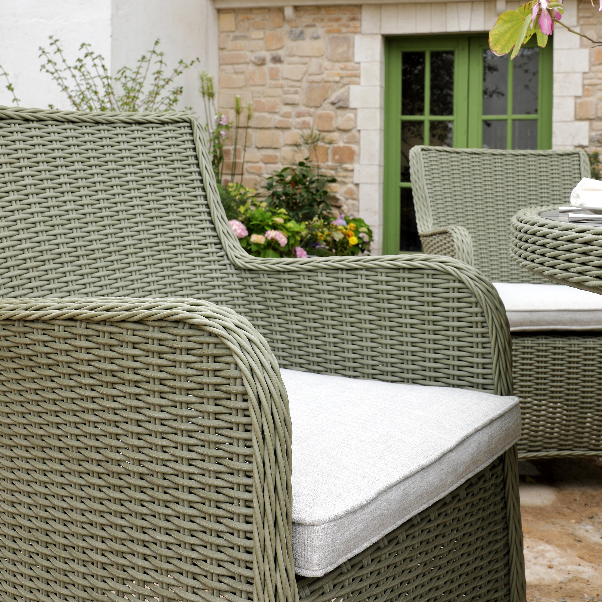 Hampshire 6-Seater Round Wicker Rattan Dining Set with Lazy Susan & Ice Bucket, Desert Sage