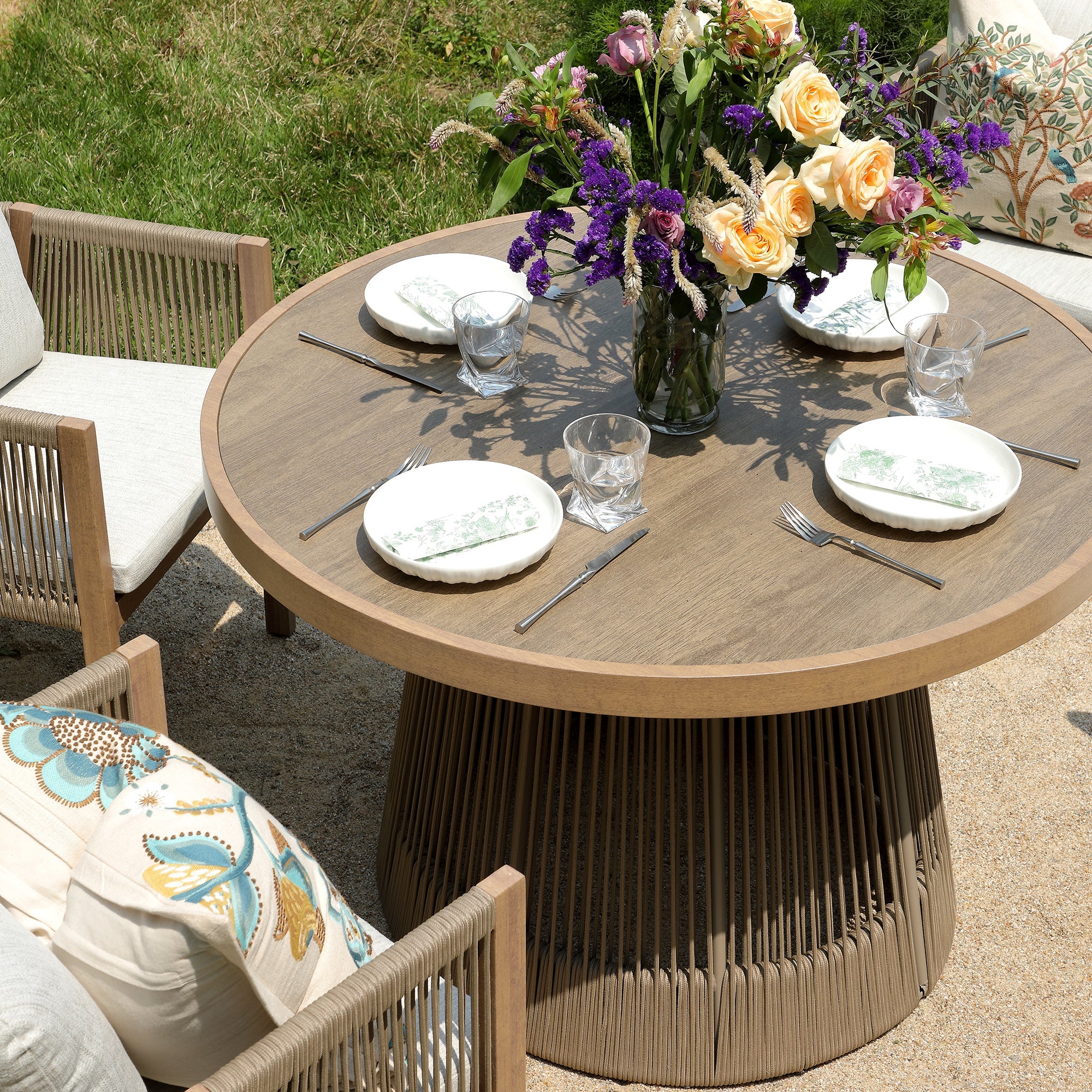 Pedra Rope and Aluminium Outdoor 4-Seater Round Dining Set, Natural