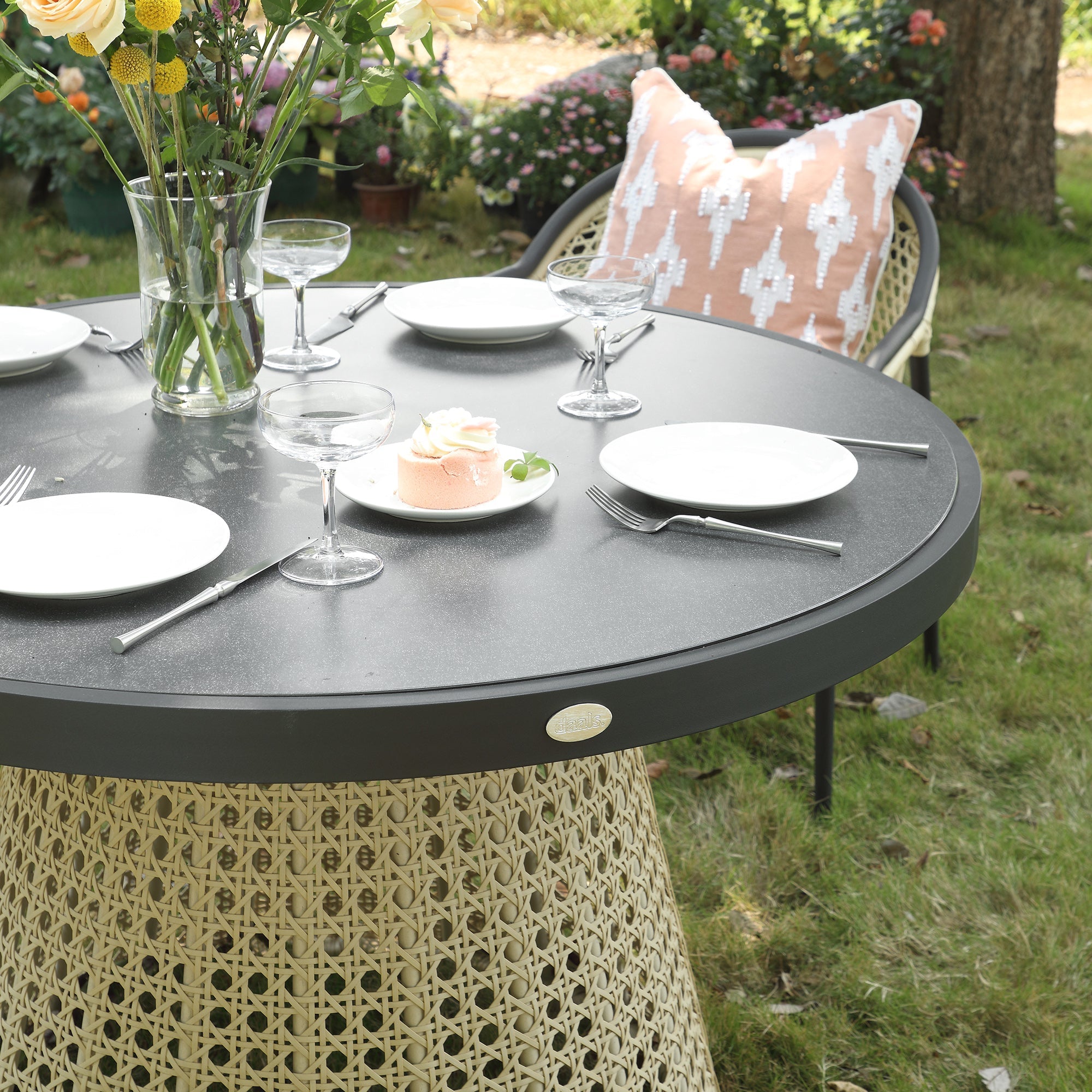 Pienza Outdoor Rattan 4-Seater Round Dining Set, Oatmeal Fabric with Black Frame