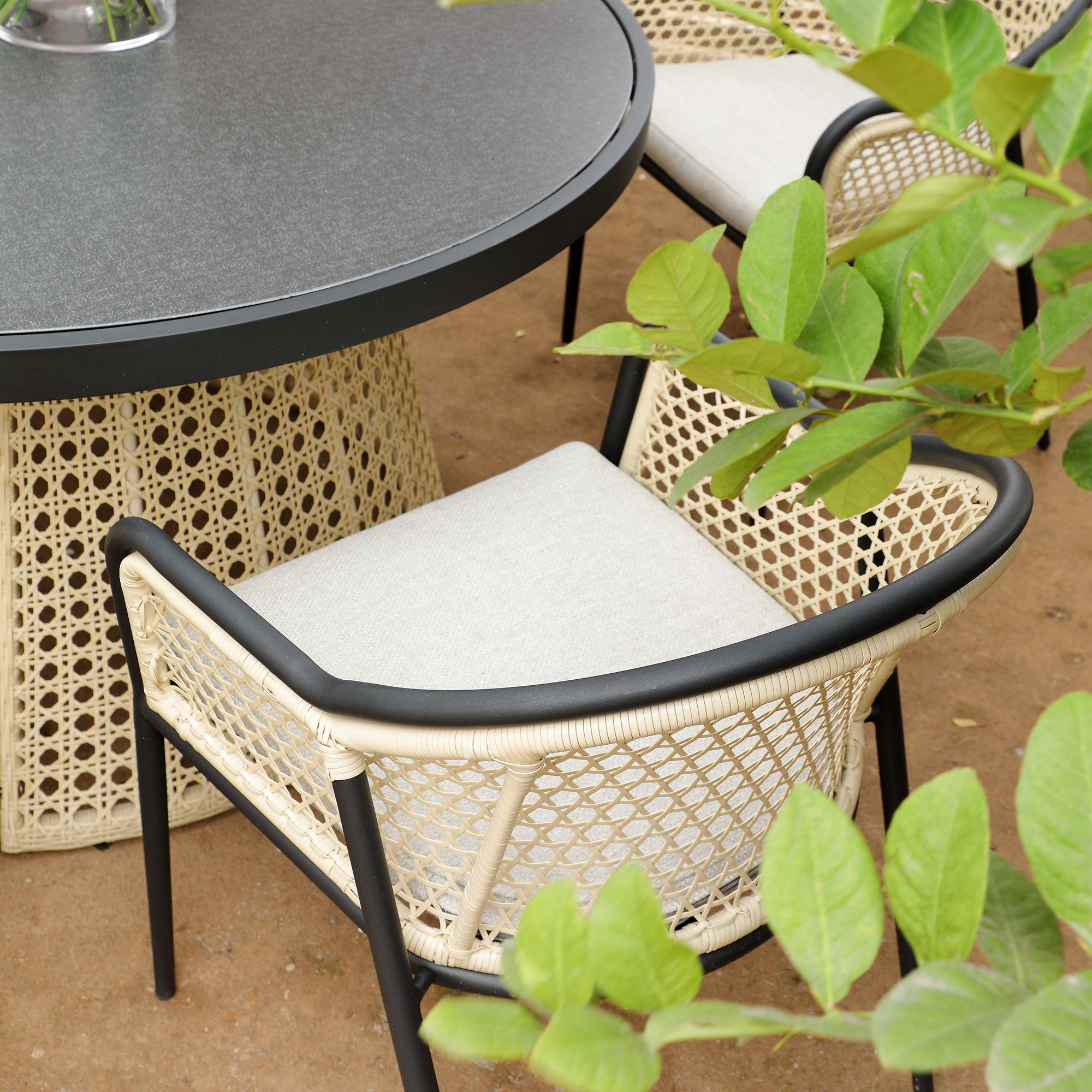 Pienza Outdoor Rattan 6-Seater Round Dining Set, Oatmeal Fabric with Black Frame