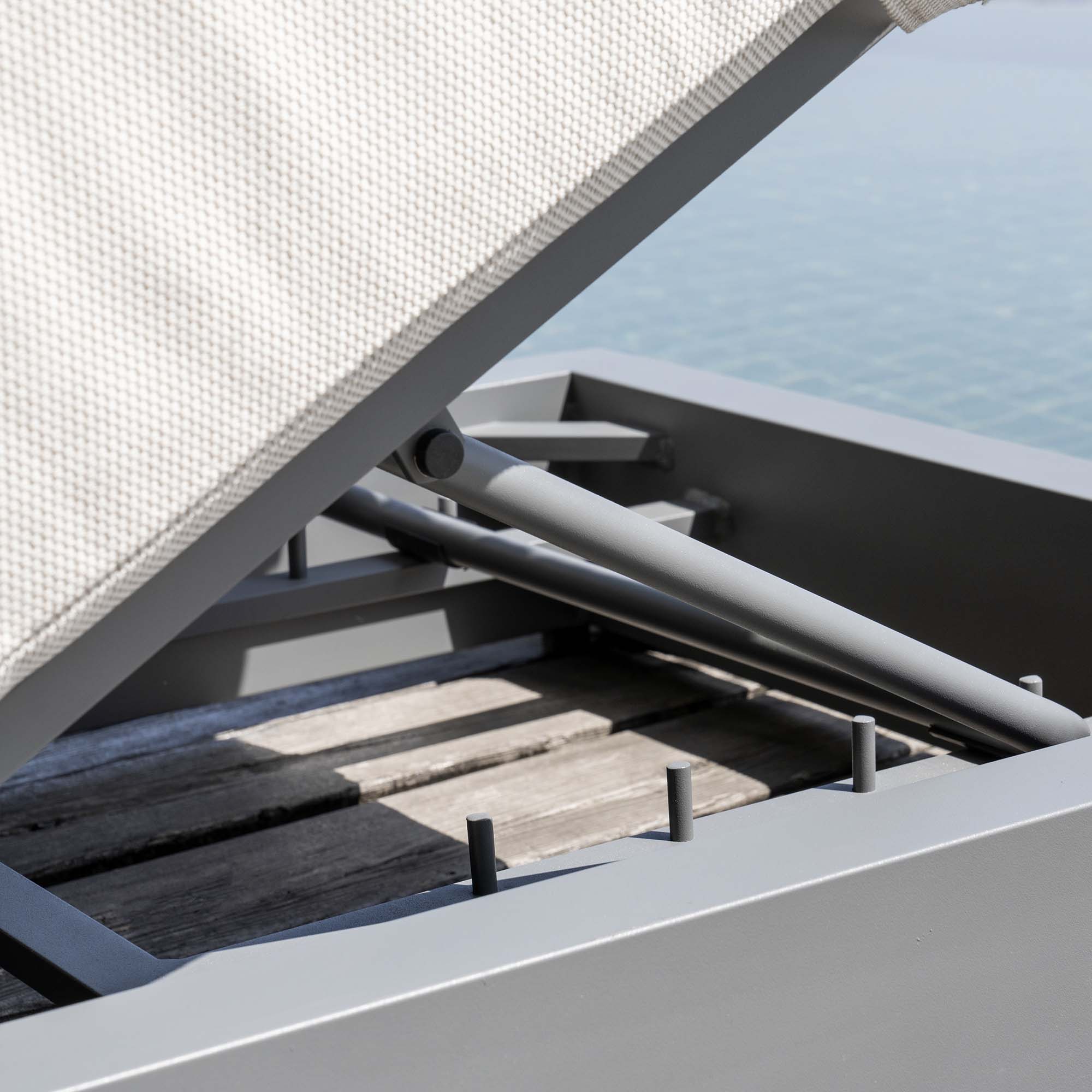 Pedra Rope and Aluminium Outdoor Sun Lounger and Side Table Set, Grey
