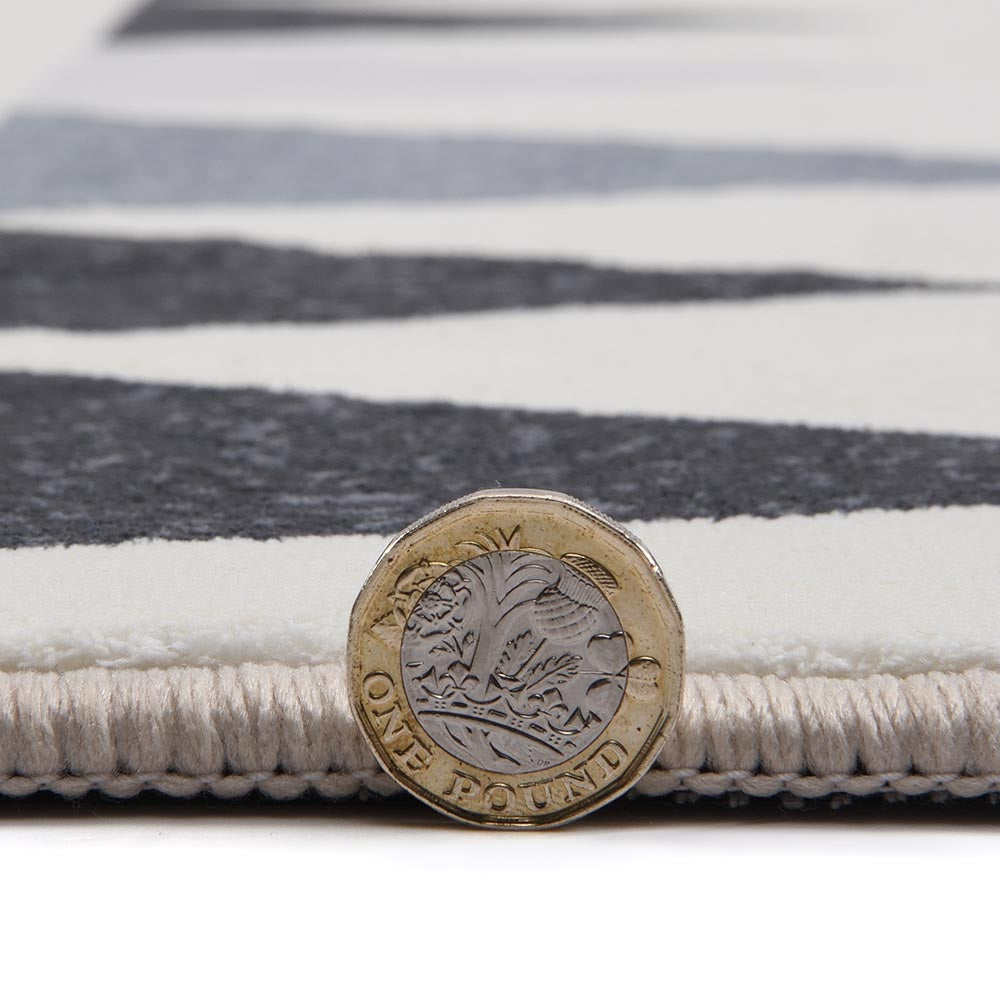 Hex Printed Rug 140 x 200 cm