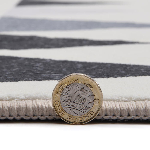 Hex Printed Rug 140 x 200 cm